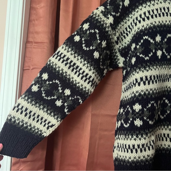 Handmade 100% wool fair isle knit crew neck oversized nordic inspired sweater - Picture 2 of 3